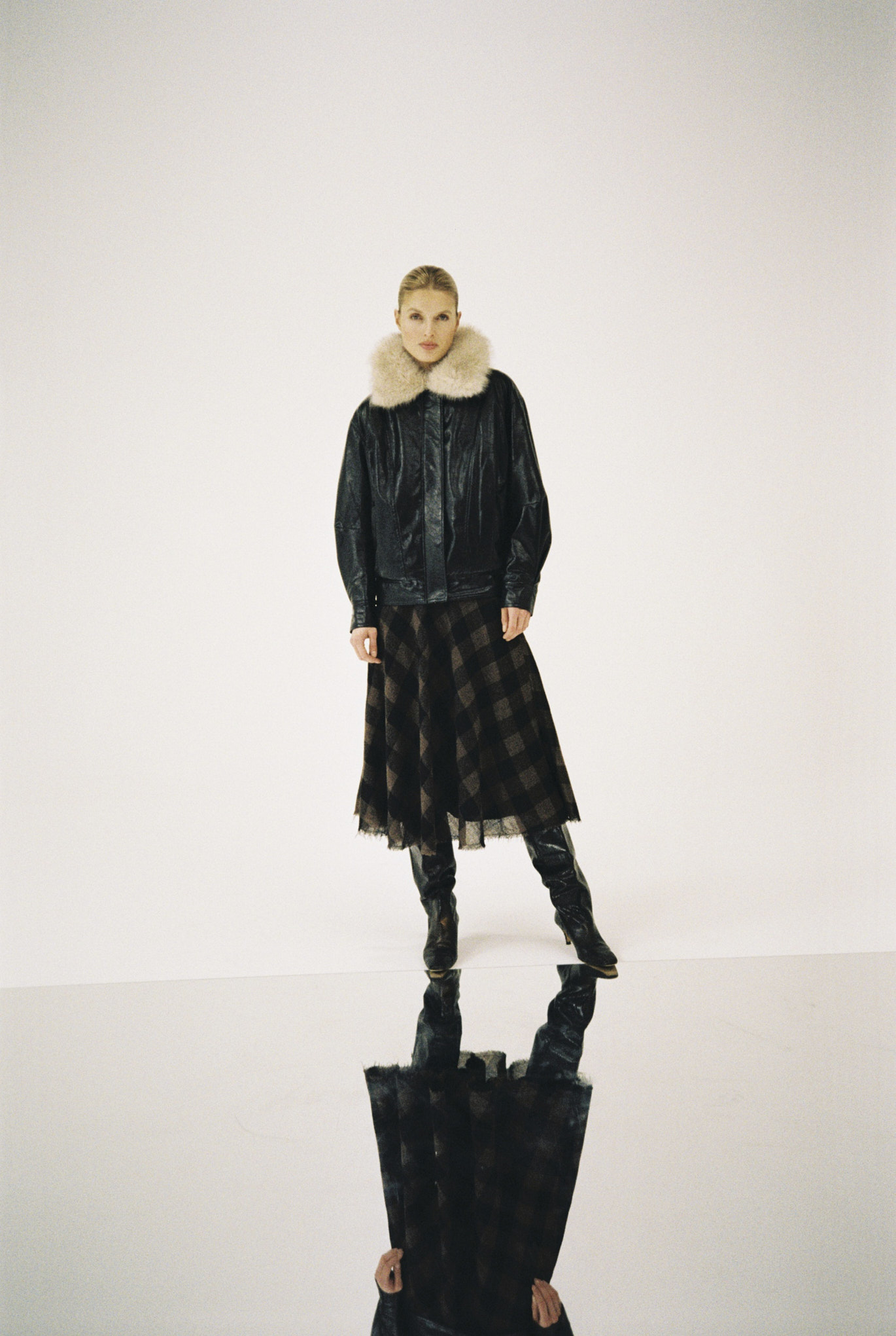 zveistudios_foto_film_fashionphotography_blone_modefotografie